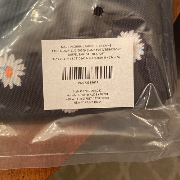 Alice + Olivia Daisy Duffel Bag NWT - Picture 2 of 5